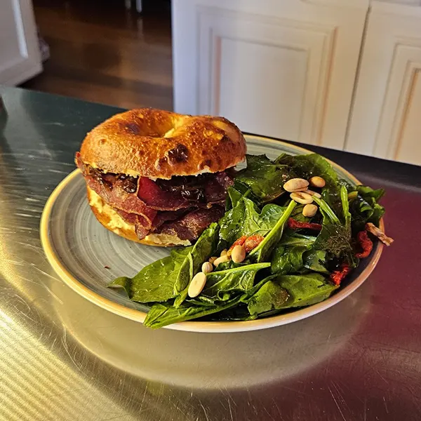 Çıtır Pastırmalı Bagel